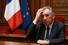 فرنسا تواجه اضطرابًا سياسيًا بعد استقالة رئيس الوزراء فرانسوا بايرو