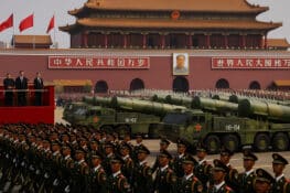 الصين تستعرض قوتها العسكرية في بكين بحضور روسيا وكوريا الشمالية