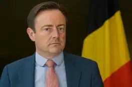 رئيس الوزراء يعارض استخدام الأصول الروسية لتمويل أوكرانيا ويحذر من تبعاته