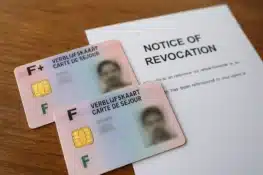 هل يمكن سحب بطاقة الإقامة F أو F+ في بلجيكا ولأي أسباب؟