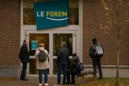 35٪ من العاطلين المهدّدين بفقدان إعاناتهم يجدون عملًا… نجاح أم خداع إحصائي؟