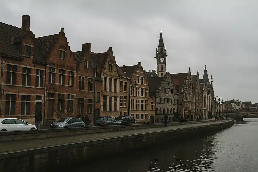 الطقس في بلجيكا هذا الأربعاء بين الغيوم والبرودة واستقرار نسبي عام