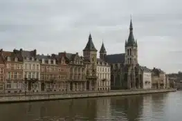 الطقس في بلجيكا اليوم الخميس يسيطر عليه البرد والغيوم الكثيفة