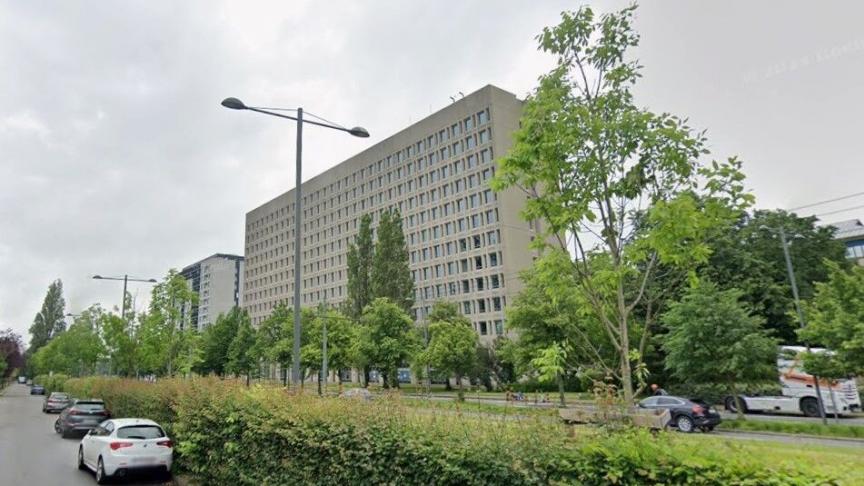 أكثر من مئة شخص يقتحمون مبنى أوروبيا مهجورا في بروكسل