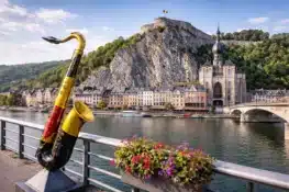 السياحة في دينان: مدينة الساكسفون والمشهد الجبلي المذهل في بلجيكا