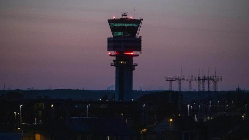 إعادة فتح مطار بروكسل بعد ساعات من الإغلاق بسبب الطائرات المسيّرة