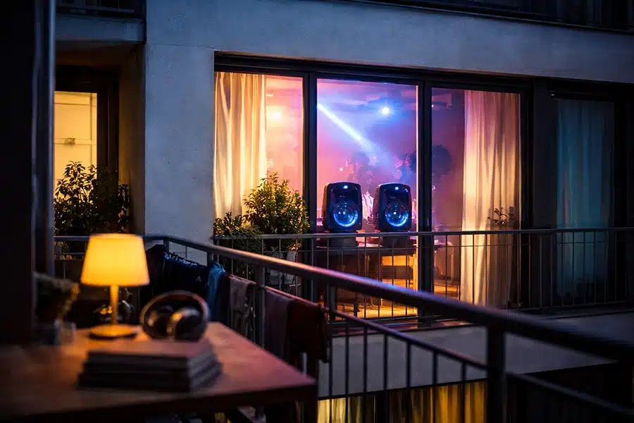 هل يمكن للضجيج المتكرر أن يعرضك لمشاكل قانونية في بلجيكا؟