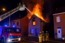 حريق مدمر يلتهم منزلا في سان بيترس ليو بجوار بروكسل