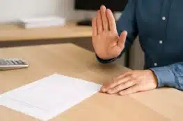 هل يحق للعامل رفض ساعات عمل إضافية؟ ومتى يصبح الرفض قانونيا في بلجيكا؟