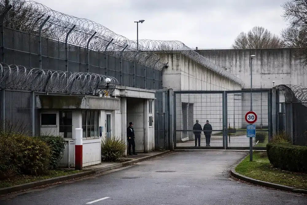 عائلة تدان بتهريب المخدرات داخل سجن بلجيكي: أحكام بالسجن وخدمة مجتمعية