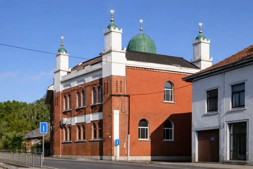 مسجد الرحمة الكبير في شارلوروا ببلجيكا واجهة المبنى الخارجية .. مساجد شارلوروا