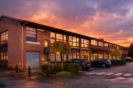 مساجد بروج: أين يصلي المسلمون داخل المدينة؟